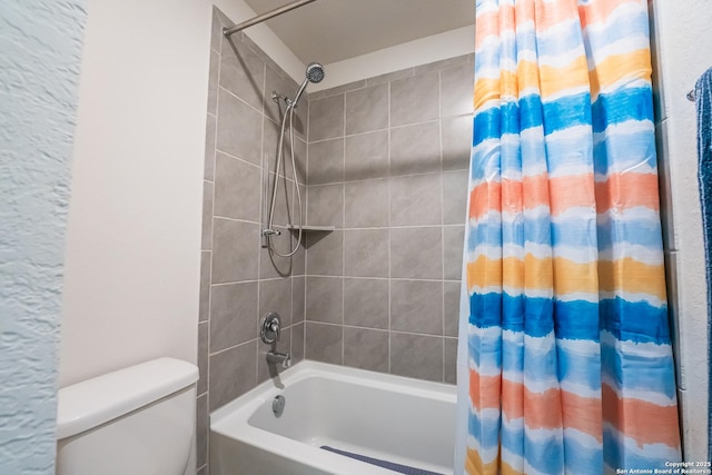 bathroom featuring shower / bath combo with shower curtain and toilet