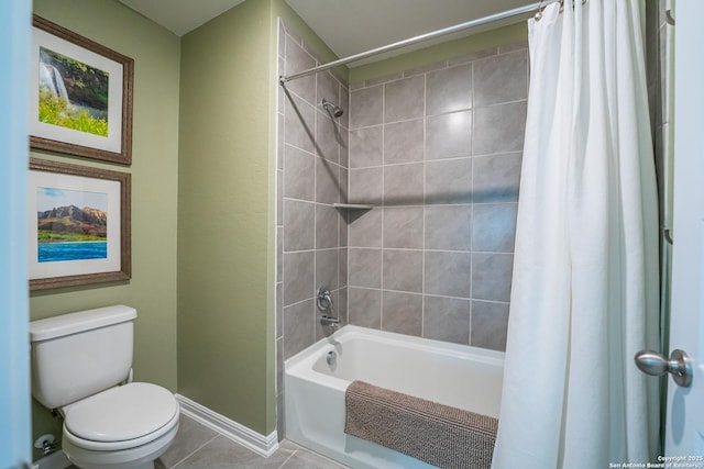 full bathroom featuring toilet, shower / bath combo, baseboards, and tile patterned floors