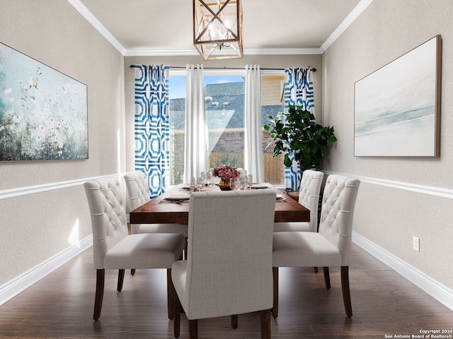 dining space with baseboards, wood finished floors, and crown molding