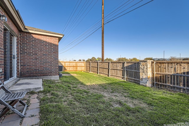 view of yard featuring a fenced backyard