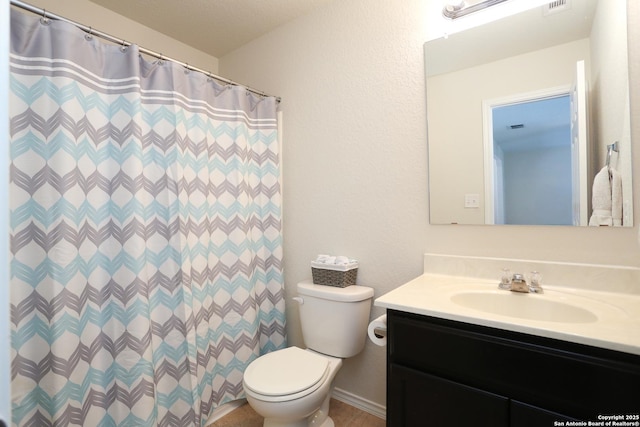 bathroom with a shower with curtain, vanity, and toilet