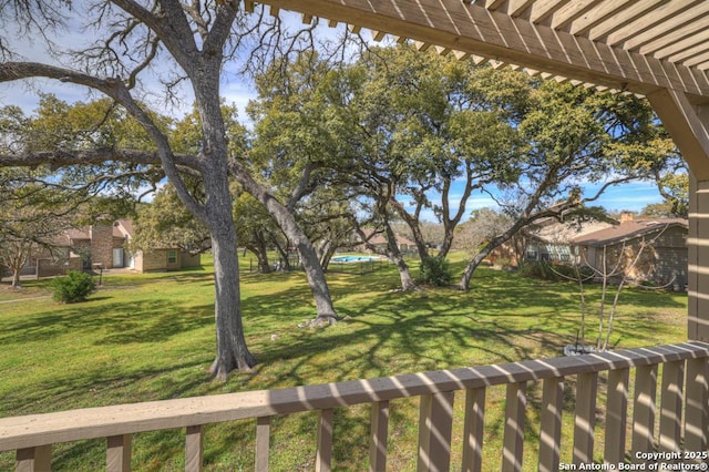 view of yard featuring a pergola