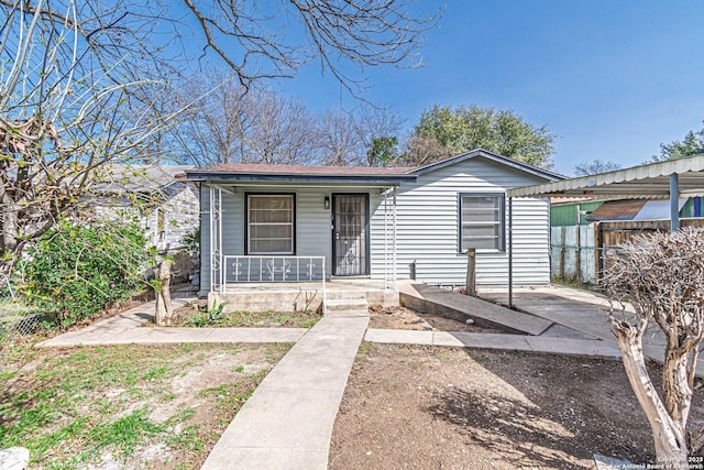 view of front of property featuring covered porch and fence