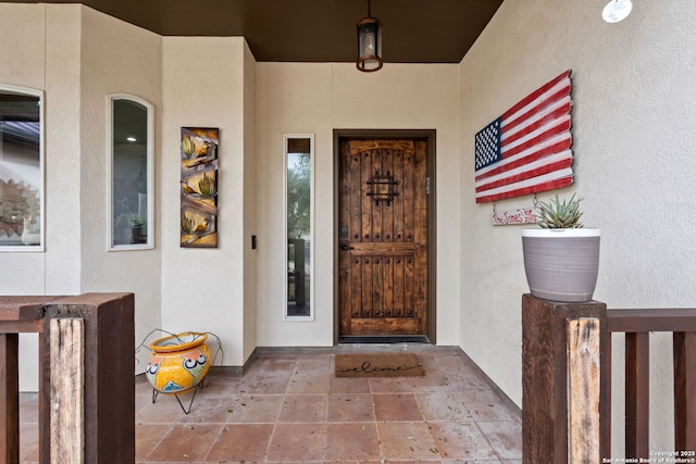 view of exterior entry with stucco siding