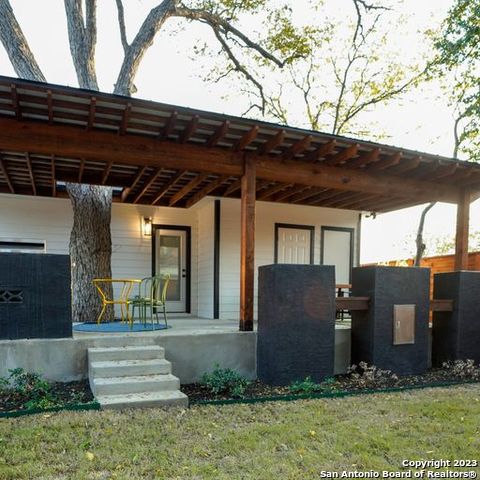 doorway to property featuring a porch