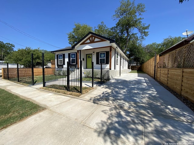 view of front of property with a fenced front yard