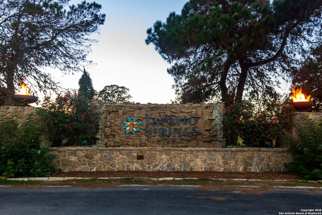 view of community / neighborhood sign