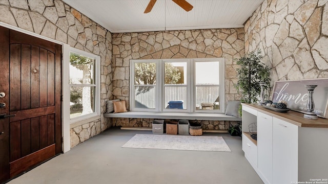 mudroom featuring a ceiling fan and finished concrete flooring