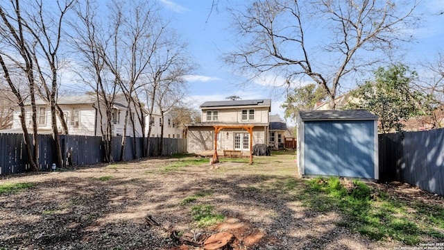 view of yard with a storage shed, an outdoor structure, and a fenced backyard