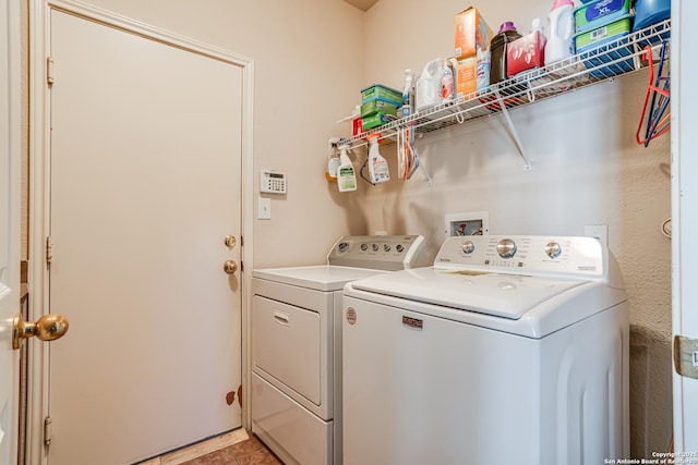 washroom with laundry area and independent washer and dryer