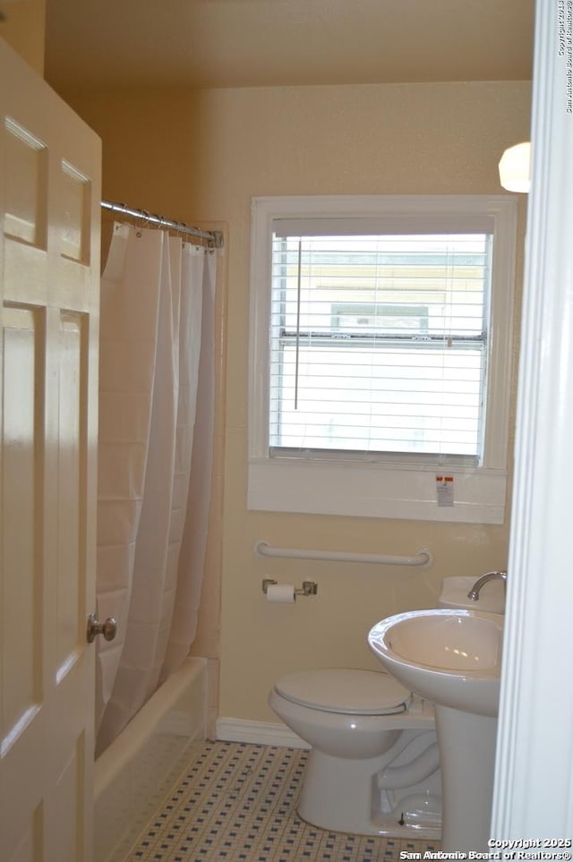 full bathroom featuring baseboards, shower / tub combo, toilet, and tile patterned floors