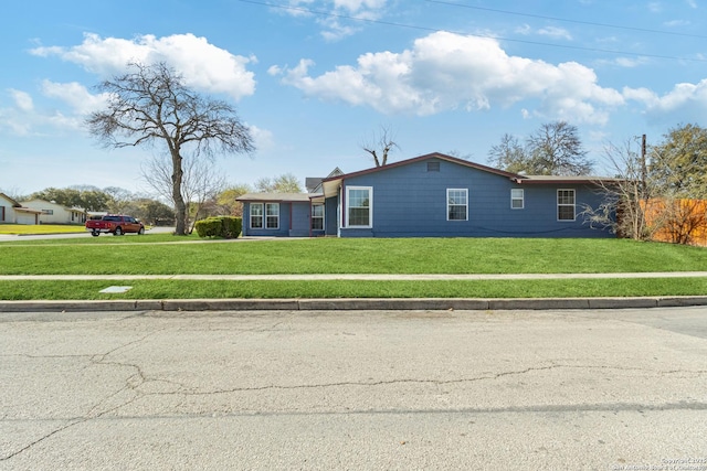 view of front of property with a front yard