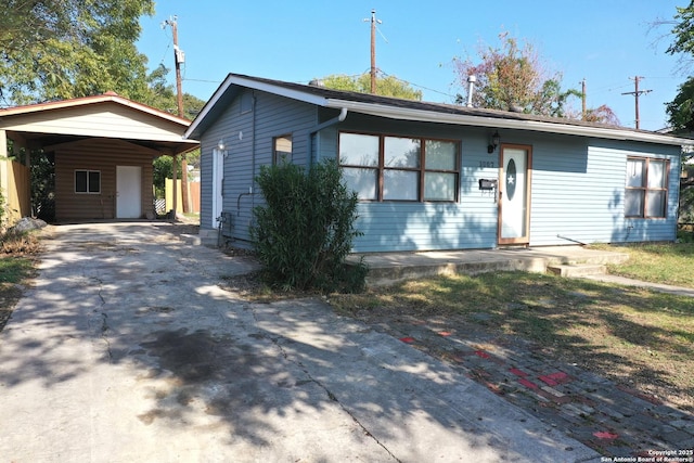 single story home featuring driveway