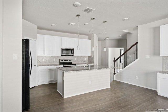 kitchen with stainless steel appliances, dark wood-style flooring, visible vents, and white cabinets