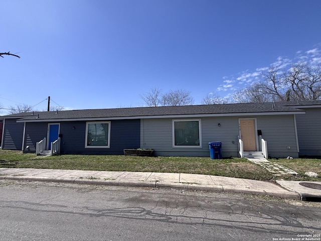 view of front of house featuring entry steps and a front yard