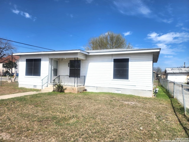 view of front of property with crawl space, fence, and a front yard