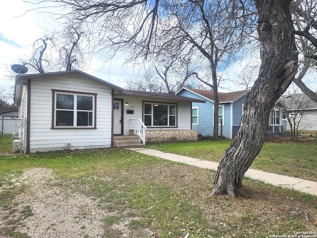 single story home featuring a front yard