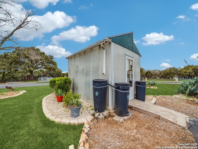 view of outdoor structure with an outdoor structure