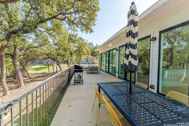 exterior space featuring outdoor dining area