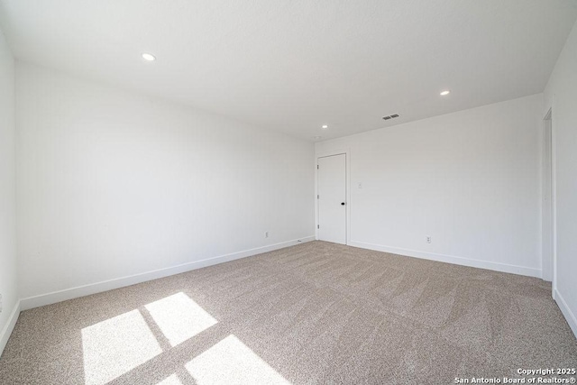 empty room featuring baseboards, carpet floors, visible vents, and recessed lighting