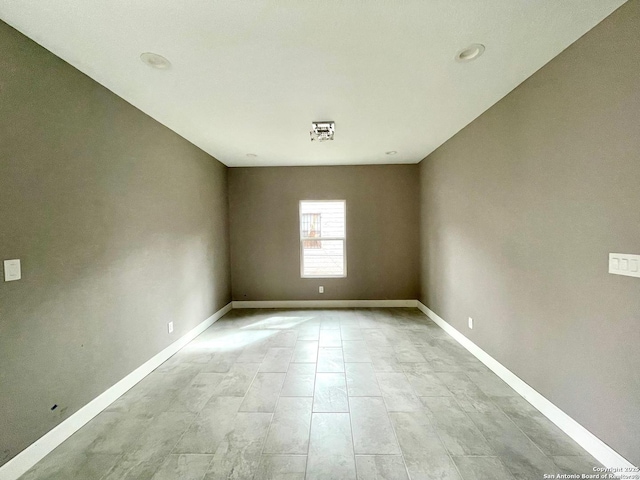 empty room featuring baseboards