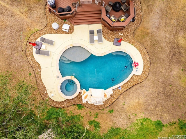 view of swimming pool