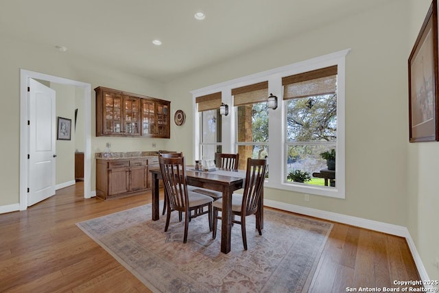 dining area with recessed lighting, light wood-style flooring, and baseboards