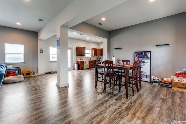 dining area with dark wood-style floors, visible vents, recessed lighting, and baseboards