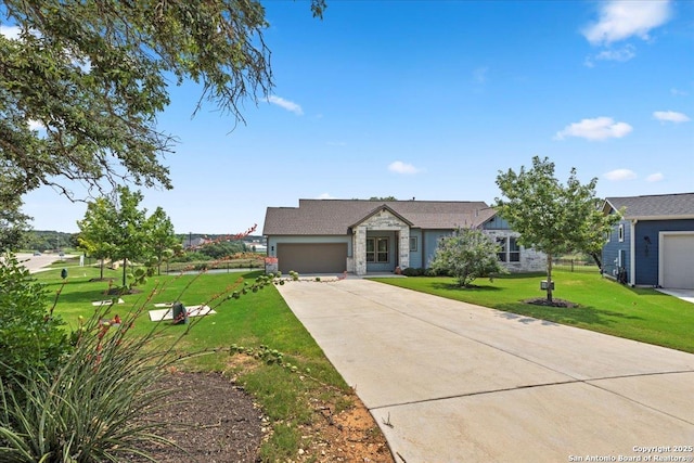 view of front facade featuring stone siding, driveway, and a front yard