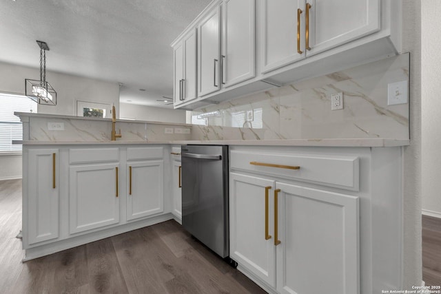 kitchen featuring dark wood-type flooring, decorative light fixtures, backsplash, a peninsula, and white cabinets