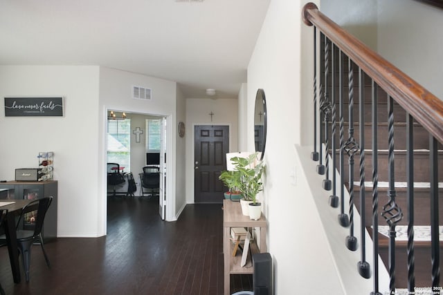 7611 Ponderosa Pne, Boerne, TX 78015 - interior space with hardwood / wood-style flooring, baseboards, and visible vents