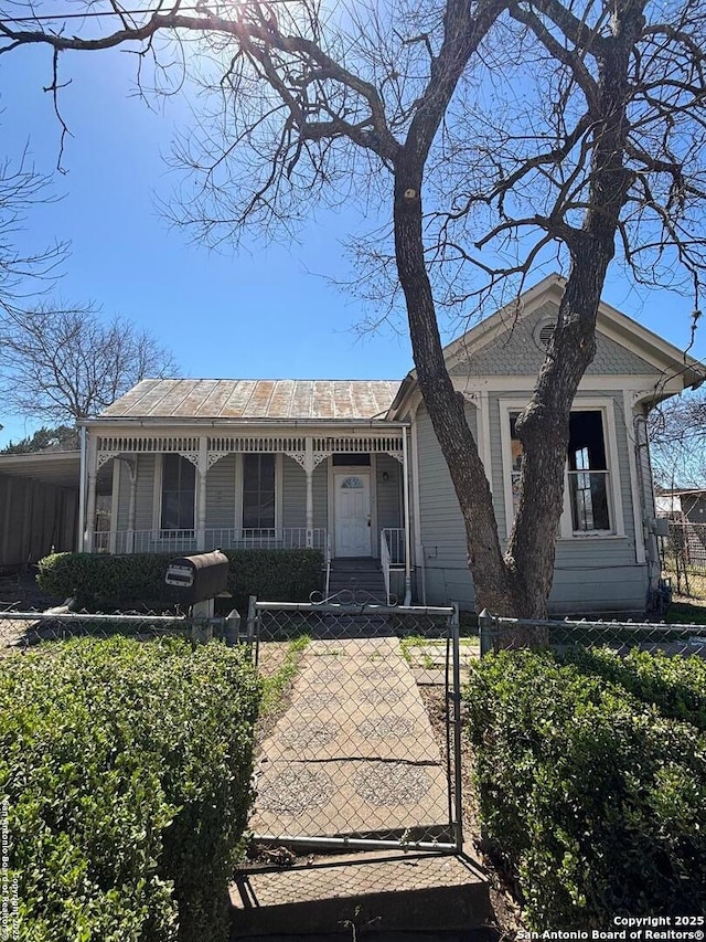 view of front of house with a fenced front yard, a porch, and a gate