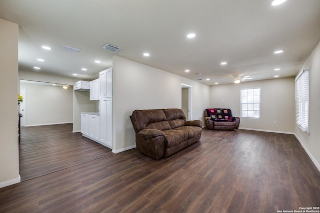 living room featuring dark wood finished floors, recessed lighting, visible vents, and baseboards