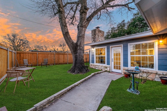 view of yard featuring a fenced backyard