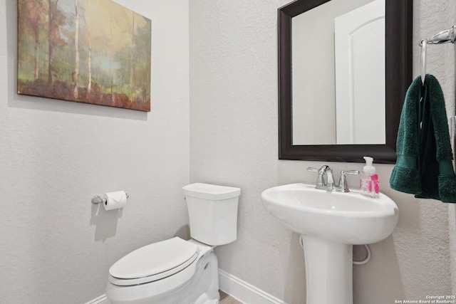 12519 Upton Park, San Antonio, TX 78253 - bathroom with toilet, baseboards, and a sink