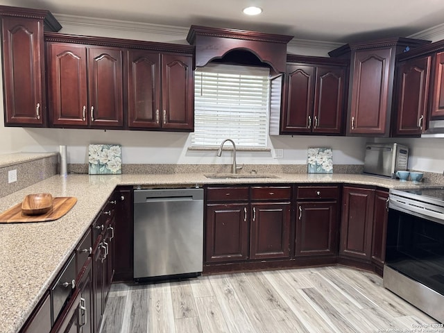 kitchen featuring crown molding, light wood-type flooring, recessed lighting, stainless steel appliances, and a sink