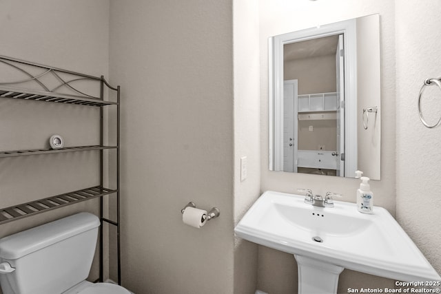 605 Albarella, Cibolo, TX 78108 - bathroom with toilet and a sink