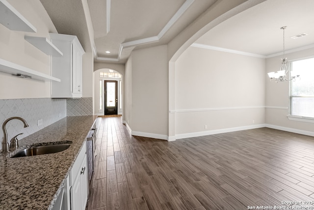605 Albarella, Cibolo, TX 78108 - kitchen featuring a sink, arched walkways, white cabinetry, ornamental molding, and dark wood finished floors