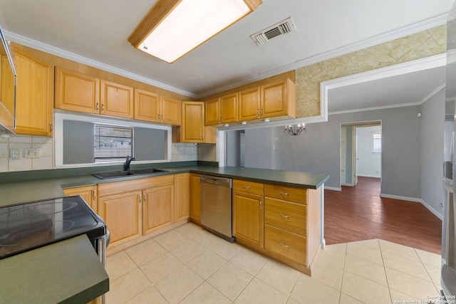 kitchen featuring visible vents, ornamental molding, light tile patterned floors, appliances with stainless steel finishes, and a sink