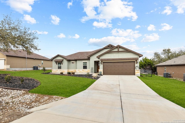 view of front of house featuring cooling unit, driveway, a front yard, and a garage