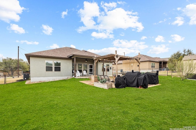 rear view of property featuring a shingled roof, ceiling fan, a fenced backyard, a yard, and a patio