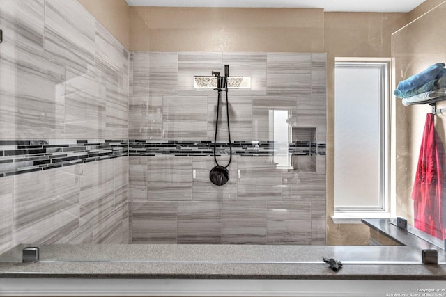 bathroom featuring a tile shower