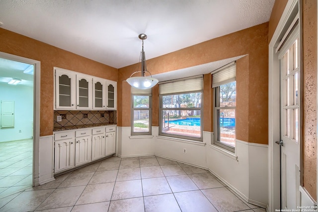 unfurnished dining area featuring light tile patterned floors