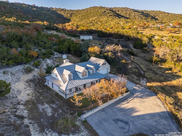 birds eye view of property featuring a forest view