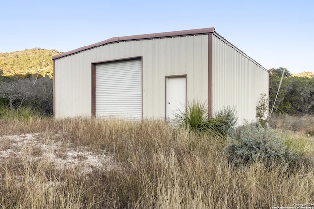 view of detached garage