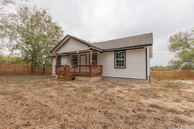 view of front facade featuring fence private yard