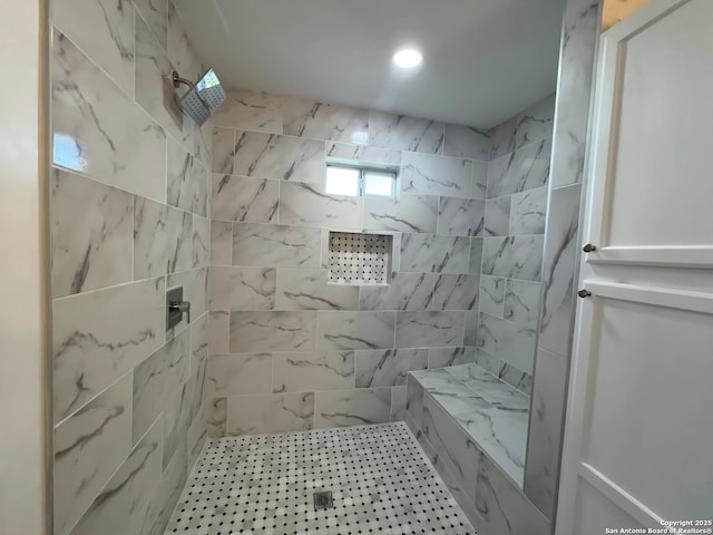 bathroom featuring a tile shower