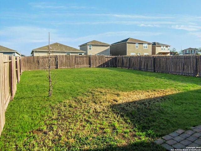 view of yard featuring a fenced backyard