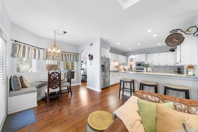 living area with visible vents, baseboards, a chandelier, recessed lighting, and dark wood-style floors