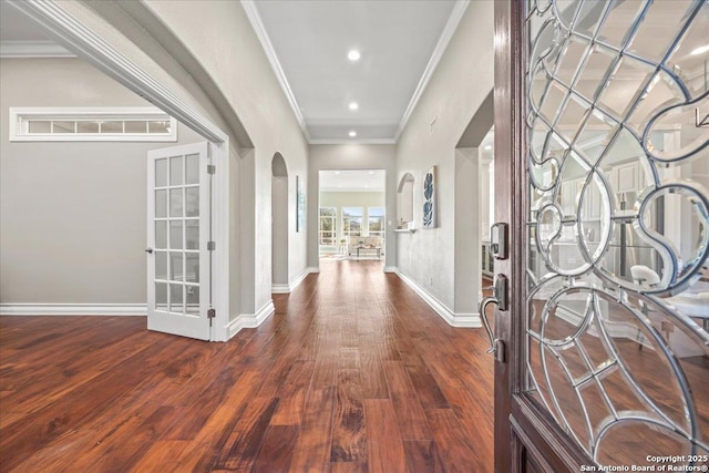 foyer entrance featuring recessed lighting, crown molding, baseboards, and wood finished floors